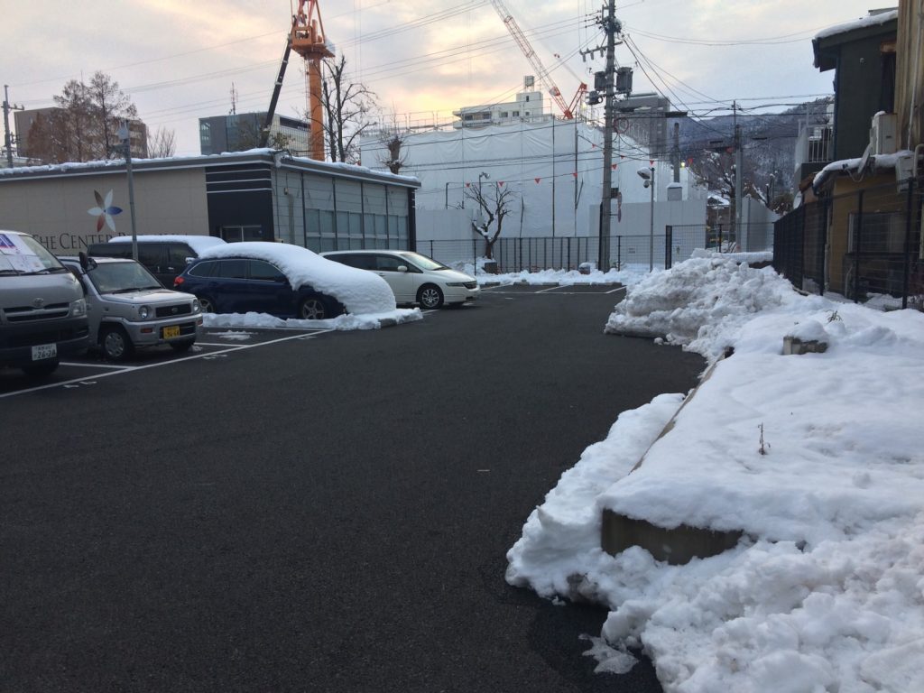 【長野市】駐車場の除雪作業！急な降雪や雪の塊にも対応！