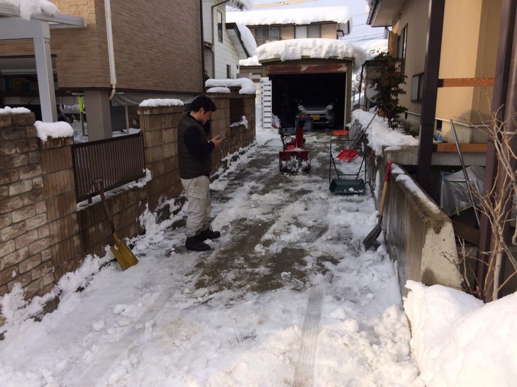 中野市吉田の自宅除雪・排雪３