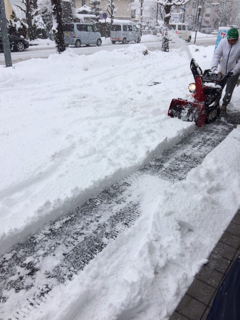 長野市川中島の駐車場の除雪