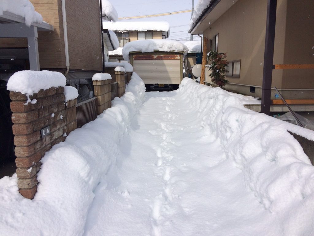 中野市吉田の自宅除雪・排雪１